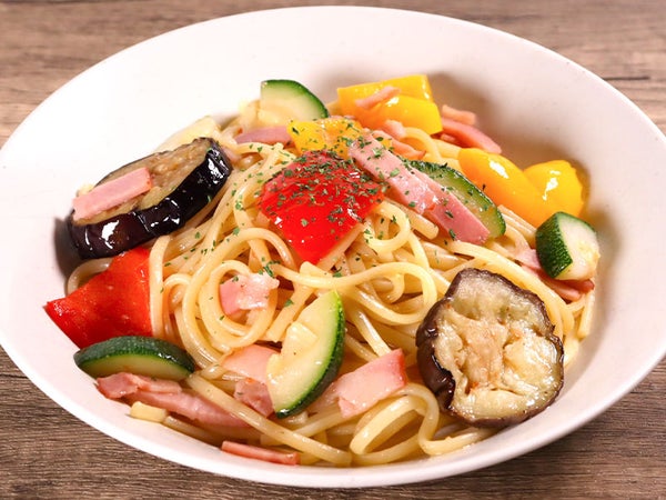 夏野菜とベーコンのパスタ